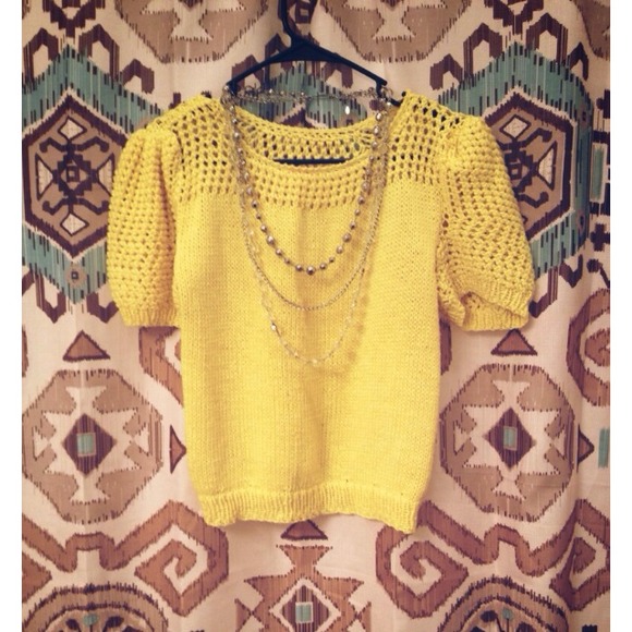 ☀️🌺 Yellow Sweater - Picture 2 of 4