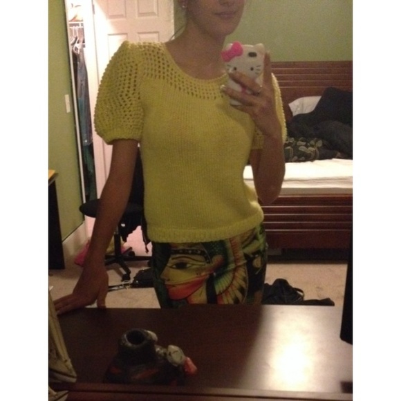 ☀️🌺 Yellow Sweater - Picture 3 of 4