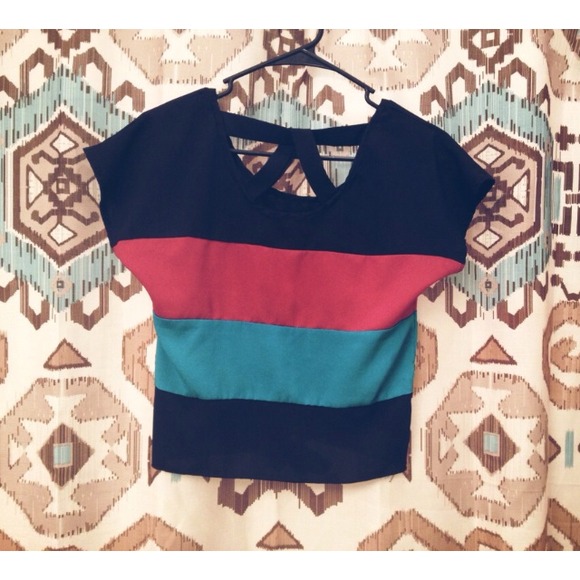 🌴🌺CROP TOP - Picture 2 of 2