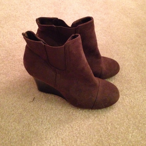 Old navy brown wedge booties