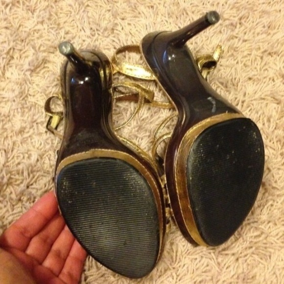 ‼️SOLD‼️Gold heels - Picture 3 of 3