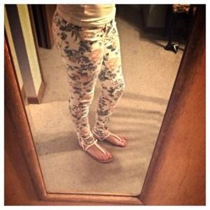 ‼️SOLD ON MERCARI‼️Floral Bullhead jeggings