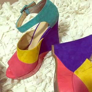 Gianni Bini color-block wedges. Sz 10 good cndtion