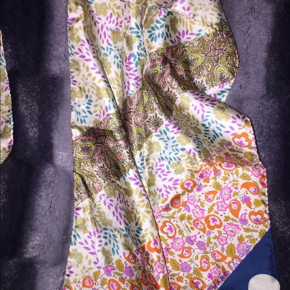 AUTHENTIC MARC BY MARC JACOBS SILK SCARF - Picture 2 of 3