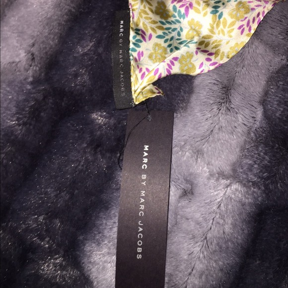 AUTHENTIC MARC BY MARC JACOBS SILK SCARF - Picture 3 of 3