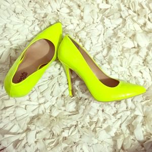 Neon green pumps! Brand New sz 9