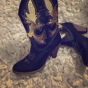 Cowboys boots brand new! Black and gold