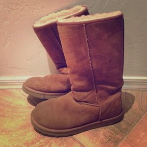 UGGS - Brown Size 9