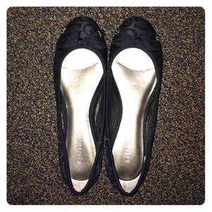 Black Guess Flats