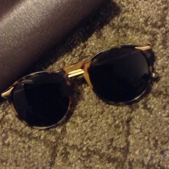 Nose Key-hole Sunglasses