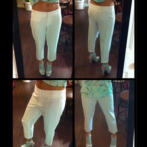 Audrey Slim Capri in Winter White - Picture 2 of 4
