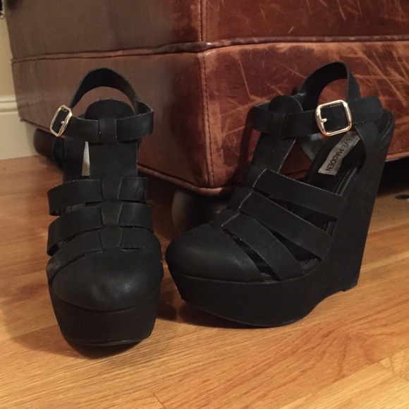 Black strappy Steve Madden wedges