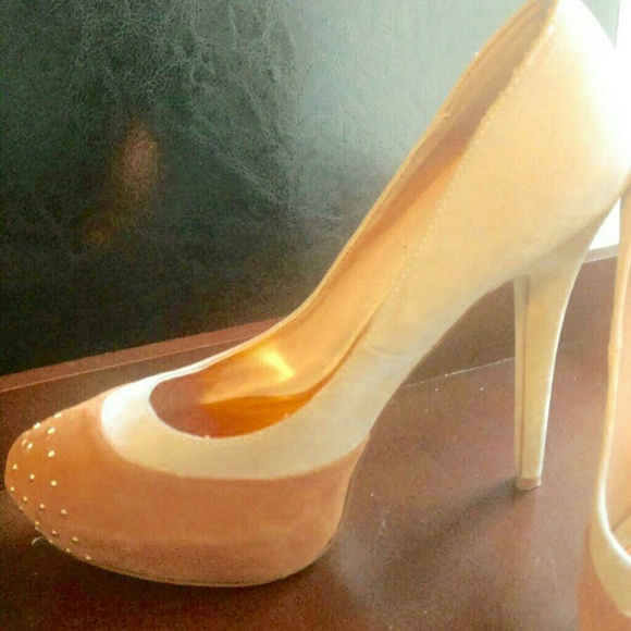 Free W/ Bundle Purchase - Pumps - Picture 2 of 3