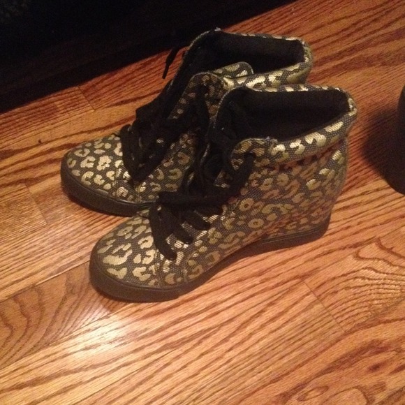 Sneaker wedges
