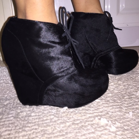 Steve Madden Annie pony hair wedge bootie size 7 - Picture 3 of 4