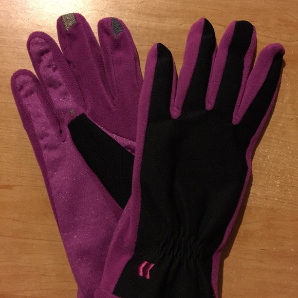 New Women's ISOTONER Smart touch gloves.