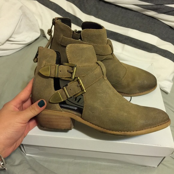 steve madden cut out shoes