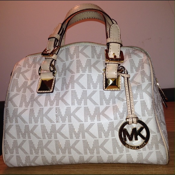 Michael Kors Handbags - Michael Kors Greyson