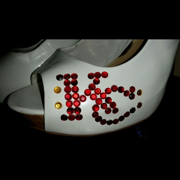 Custom KC Chiefs high heels - Picture 2 of 3