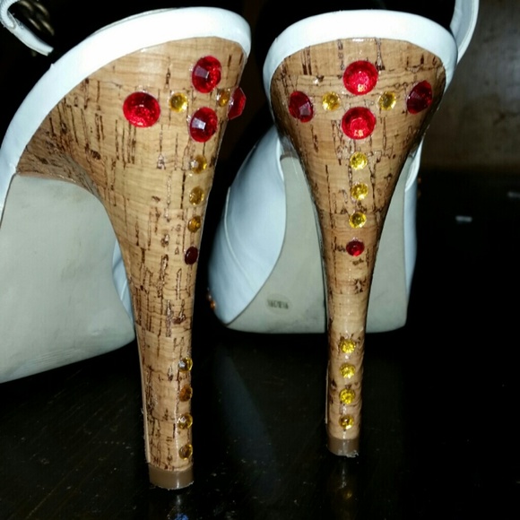 Custom KC Chiefs high heels - Picture 3 of 3