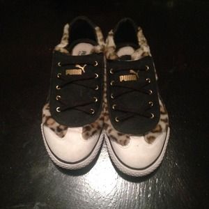 Leopard puma flats / tennis shoes
