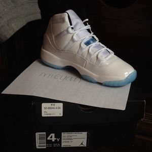 Air Jordan Columbia 11s Size 4y .. BRAND NEW