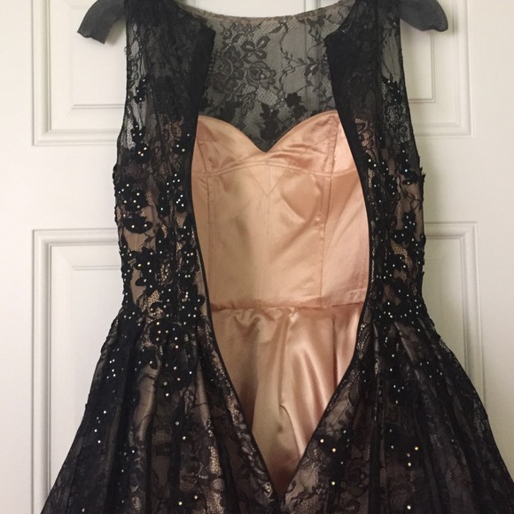 Beautiful black lace dress-size 00 - Picture 2 of 4