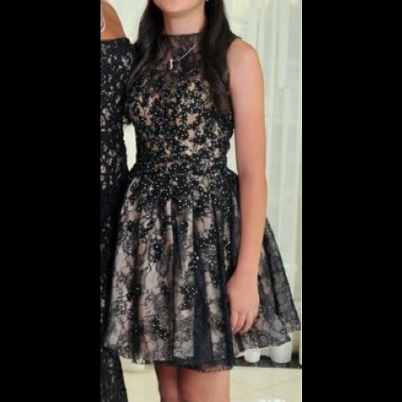 Beautiful black lace dress-size 00 - Picture 4 of 4