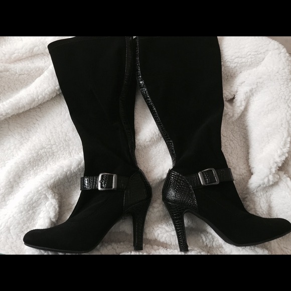 Black boots!! Wide - Picture 1 of 4
