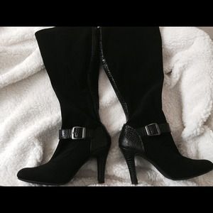 Black boots!! Wide