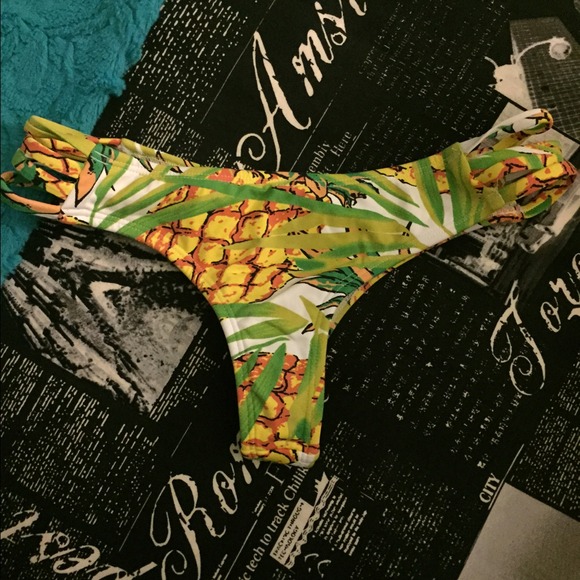 Midori pineapple bikini - Picture 1 of 3