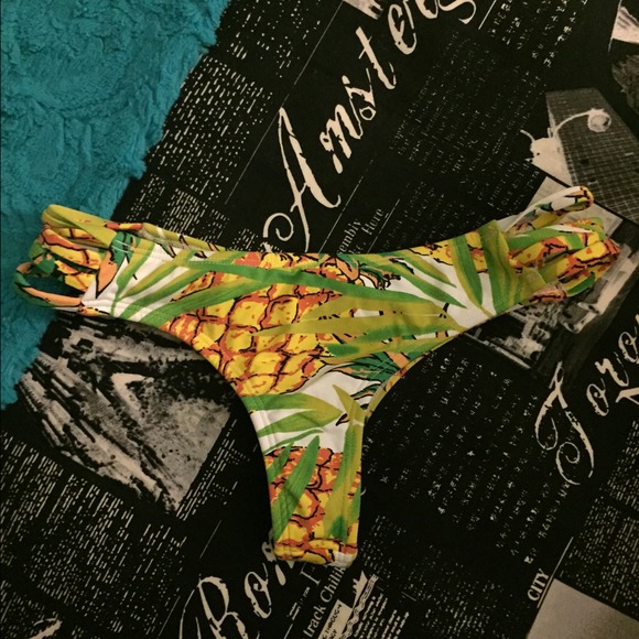 Midori pineapple bikini - Picture 2 of 3