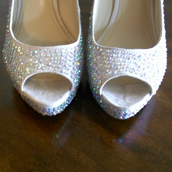 Need to clear closet - Picture 2 of 4