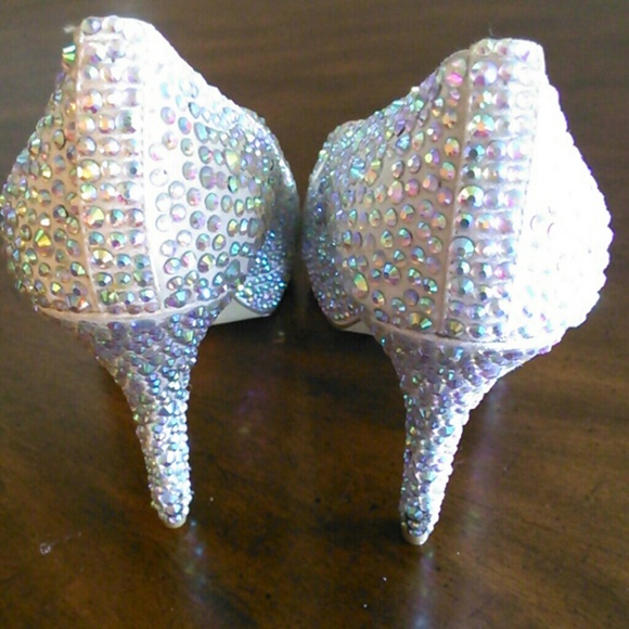 Need to clear closet - Picture 3 of 4