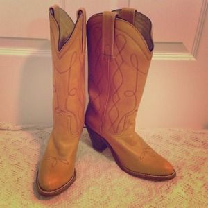 Authentic Frye leather boots- vintage