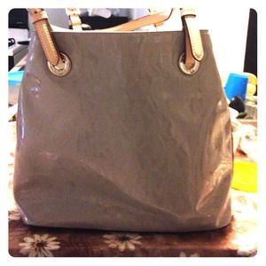 Michael kors jet set item