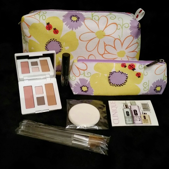 Clinique 2 Pc Floral Bag & Cosmetic Set - Picture 2 of 4