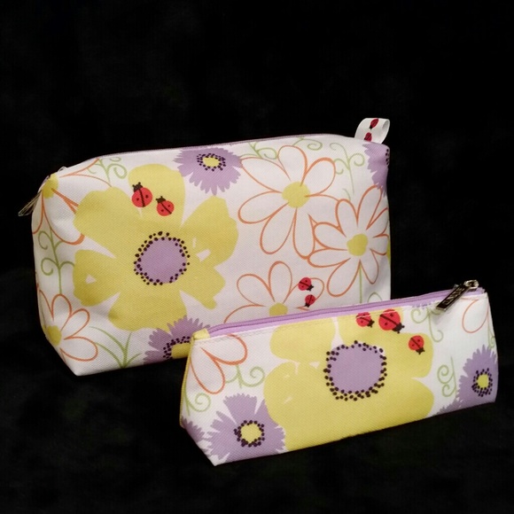 Clinique 2 Pc Floral Bag & Cosmetic Set - Picture 4 of 4