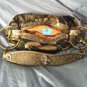 🎉🎉SOLD🎉🎉-Cute shoulder bag- camo silk/leather