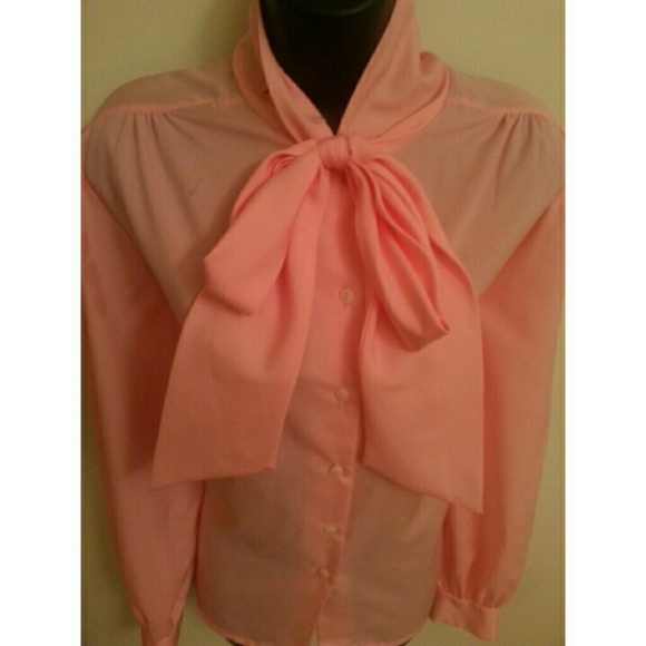 *SOLD* Pretty bow tie blouse