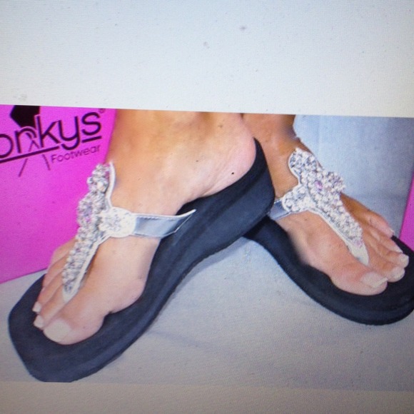 Corkys size 9 silver Christine sandals