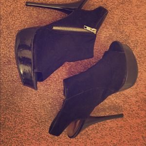 Peep toe suede high heels black