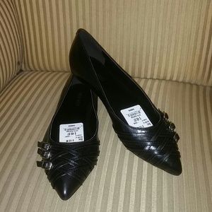 BRAND NEW Nine West pointed toe flat