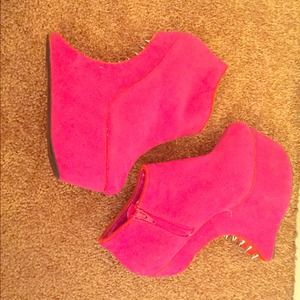 Moon highs spike pink and orange