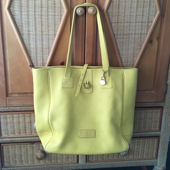 🎉🎉SOLD🎉🎉. Big carry all bag