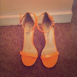 Sandal peep toe orange heels