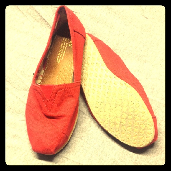 Toms