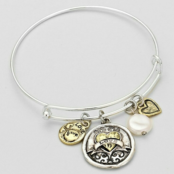 Jewelry - Vintage True Love Heart Charm Bangle Bracelet
