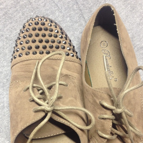 Nude studded flats - Picture 2 of 2