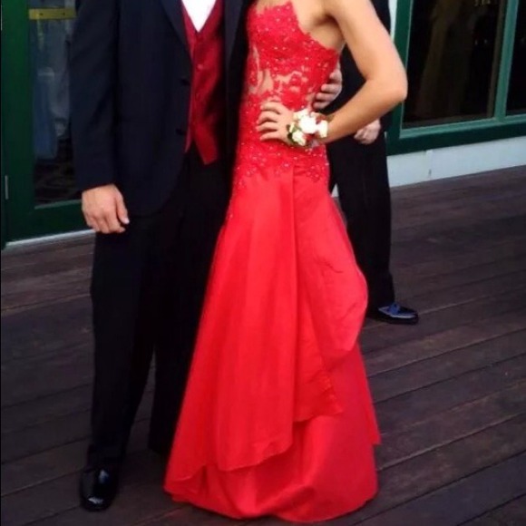 📍SOLD📍Red Prom Dress